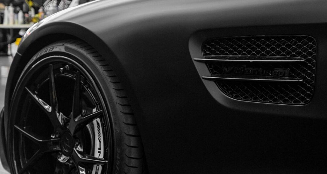 تغليف السيارات في السعودية | الأنواع والأسعار وطرق الحماية 2025