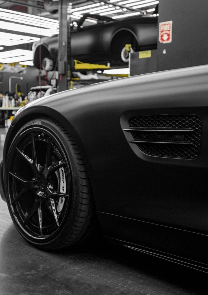 تغليف السيارات في السعودية | الأنواع والأسعار وطرق الحماية 2025